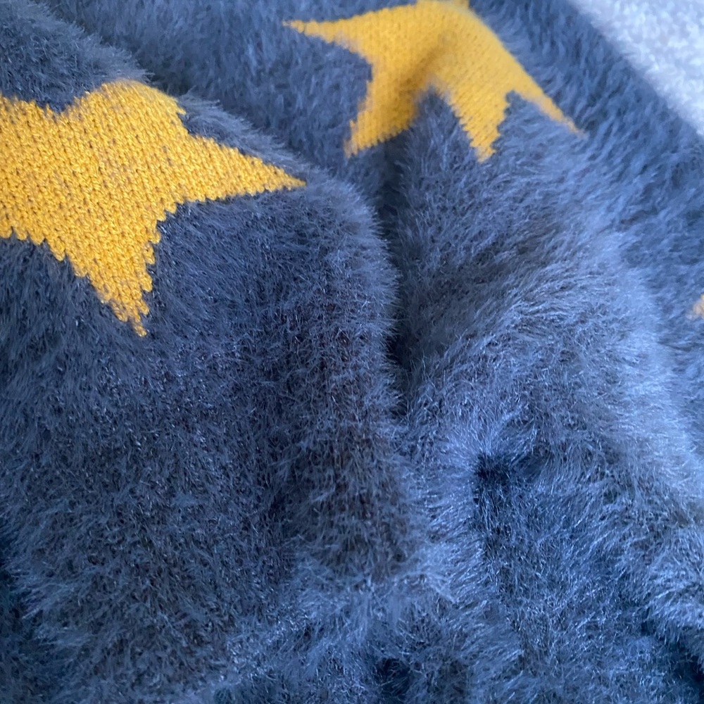 sweater - Picture 6 of 6